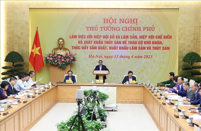 Thủ tướng chủ trì Hội nghị tháo gỡ khó khăn, thúc đẩy xuất khẩu lâm, thủy sản